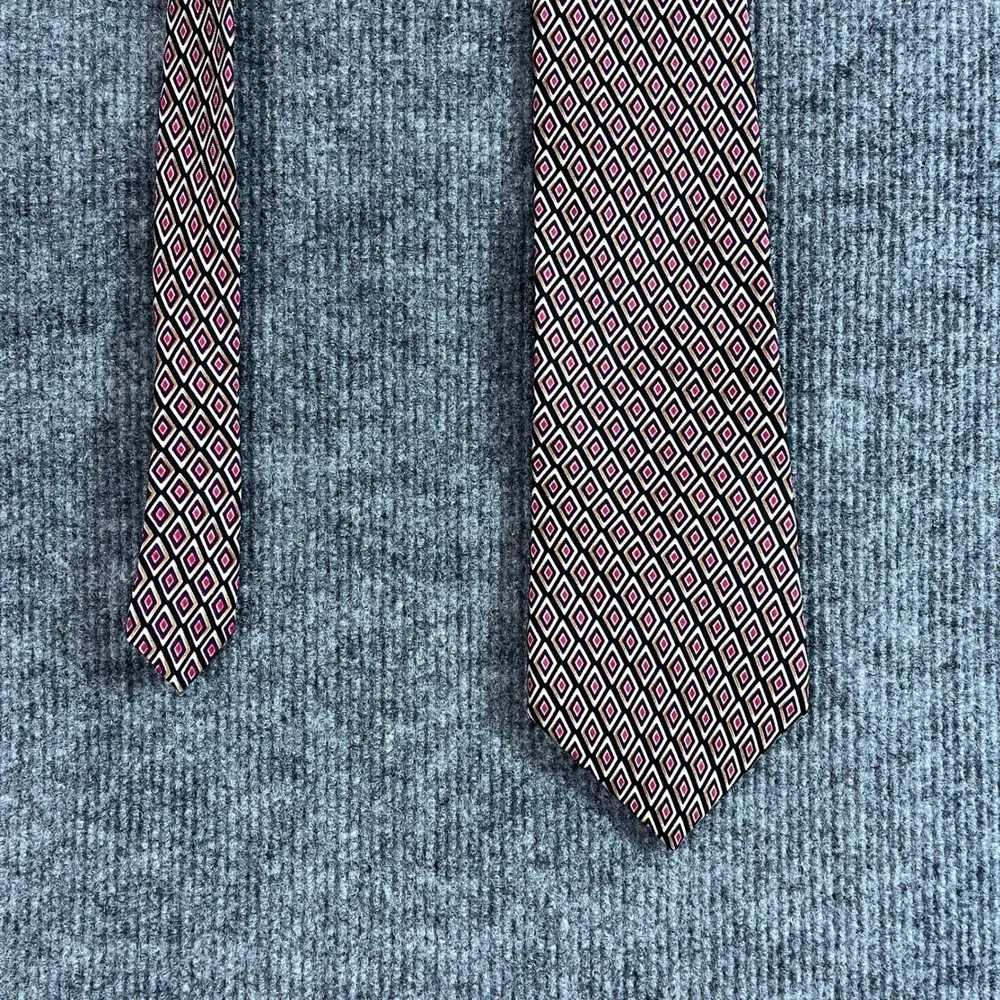 Claybrooke Mens Silk Tie Burgundy Gold Black Geometric Diamond Pattern Necktie